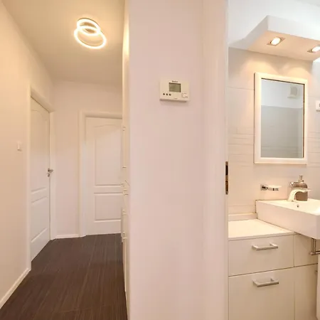 Lana Apartment *