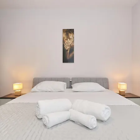 Lana Apartment