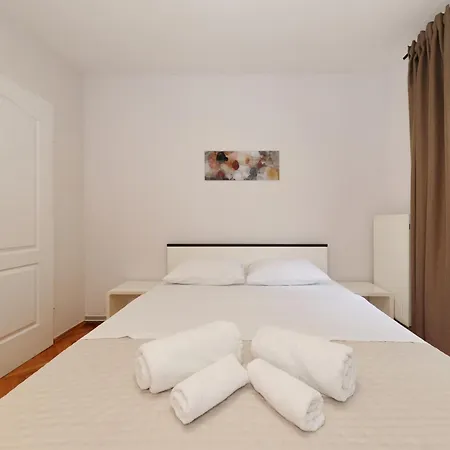 Apartment Lana *